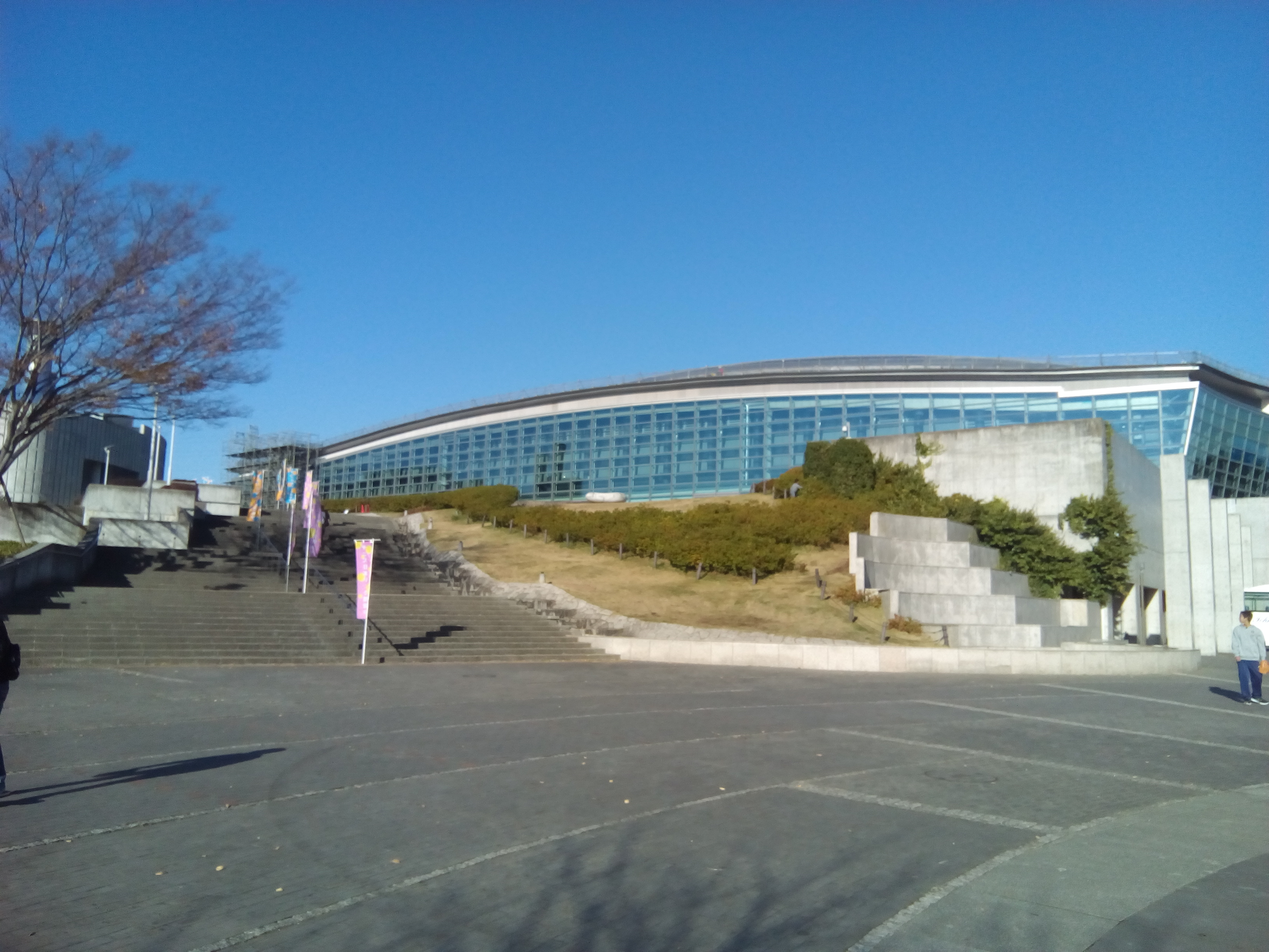 横浜国際プールの外観